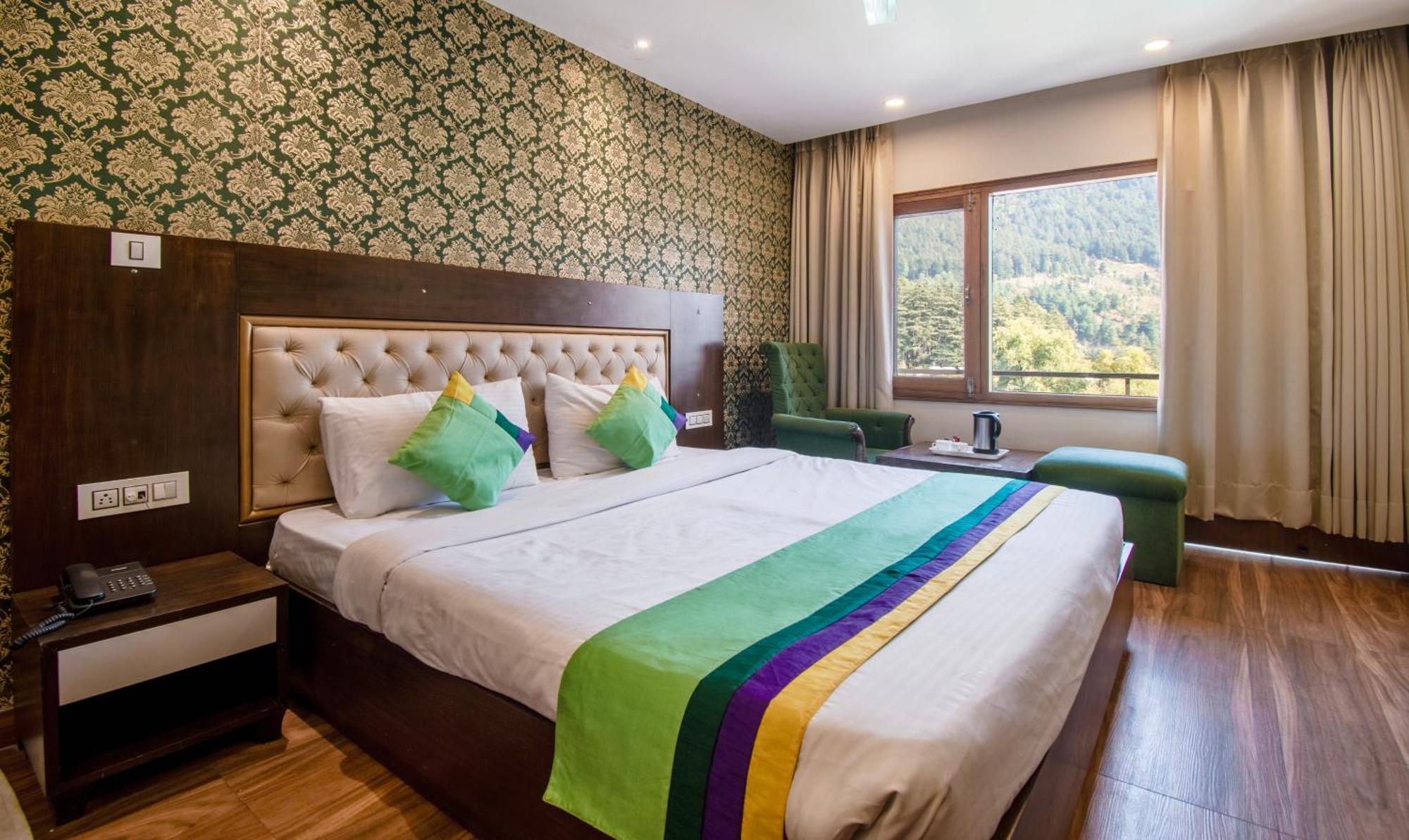 Hotel Ambika Residency, Near Hidimba Devi Temple à Manāli Extérieur photo