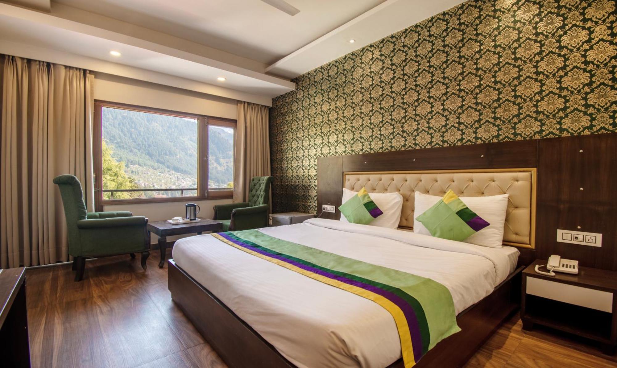 Hotel Ambika Residency, Near Hidimba Devi Temple à Manāli Extérieur photo