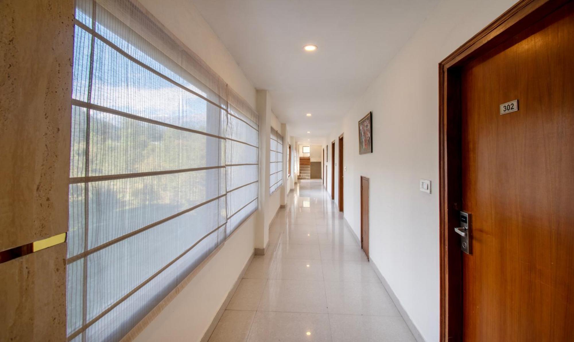 Hotel Ambika Residency, Near Hidimba Devi Temple à Manāli Extérieur photo