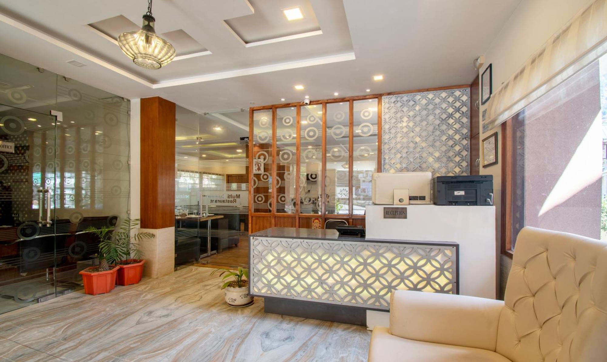 Hotel Ambika Residency, Near Hidimba Devi Temple à Manāli Extérieur photo